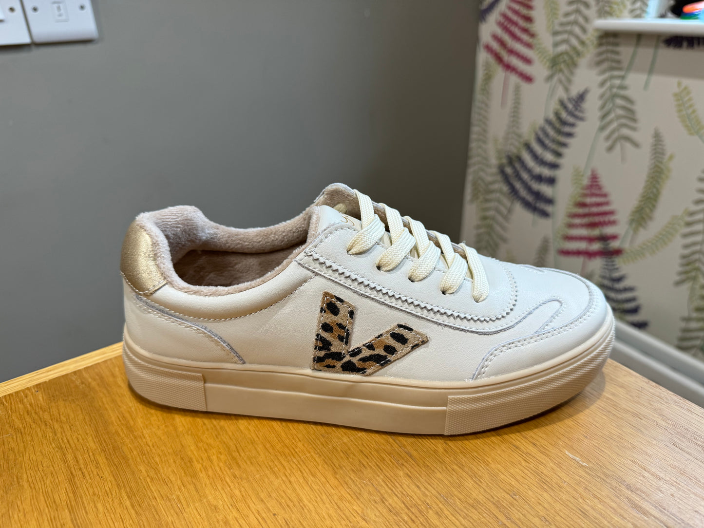 Drilleys Eighty Cream/Cheetah Trainer