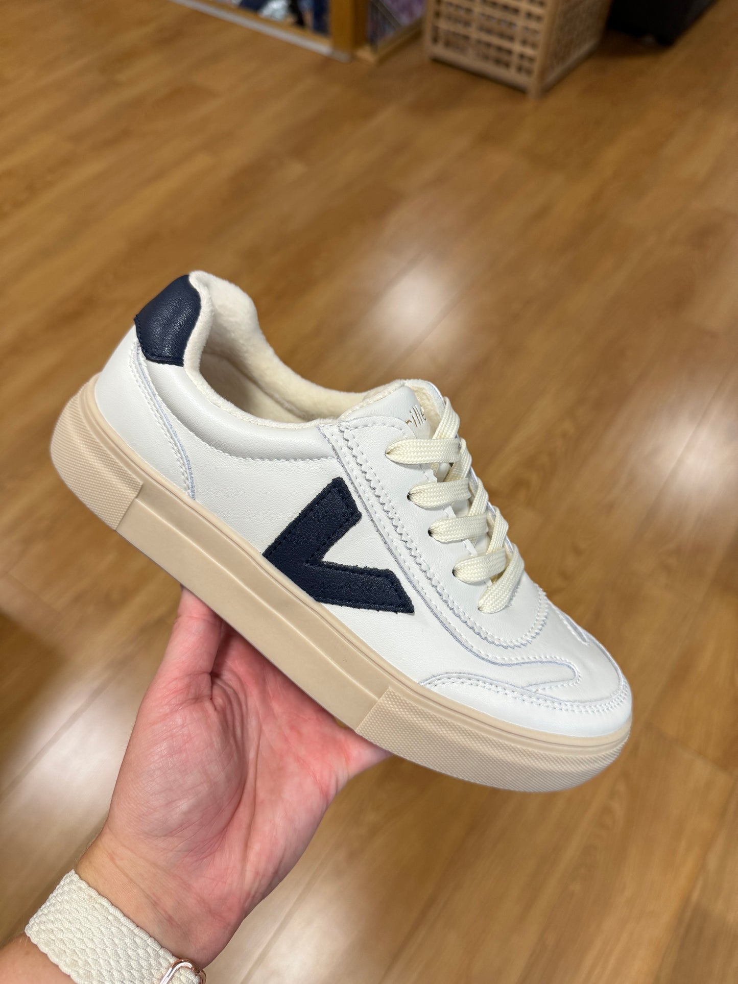 Drilleys Eighty Cream/Navy Trainer